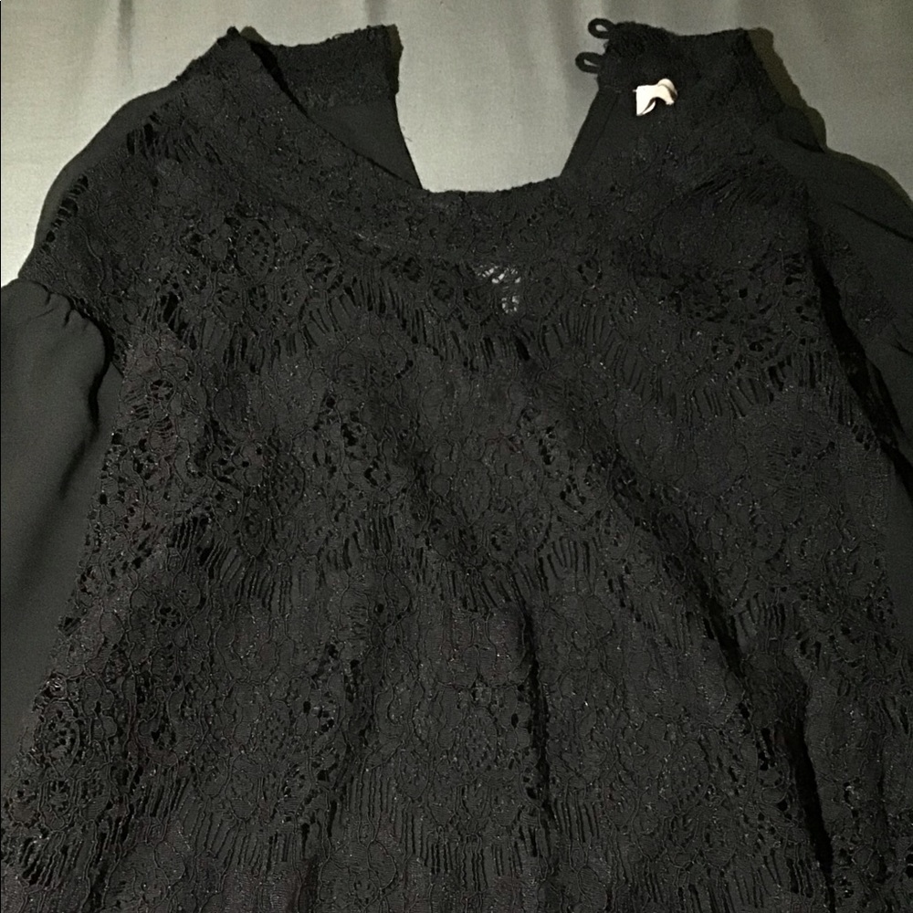 Lace front black top